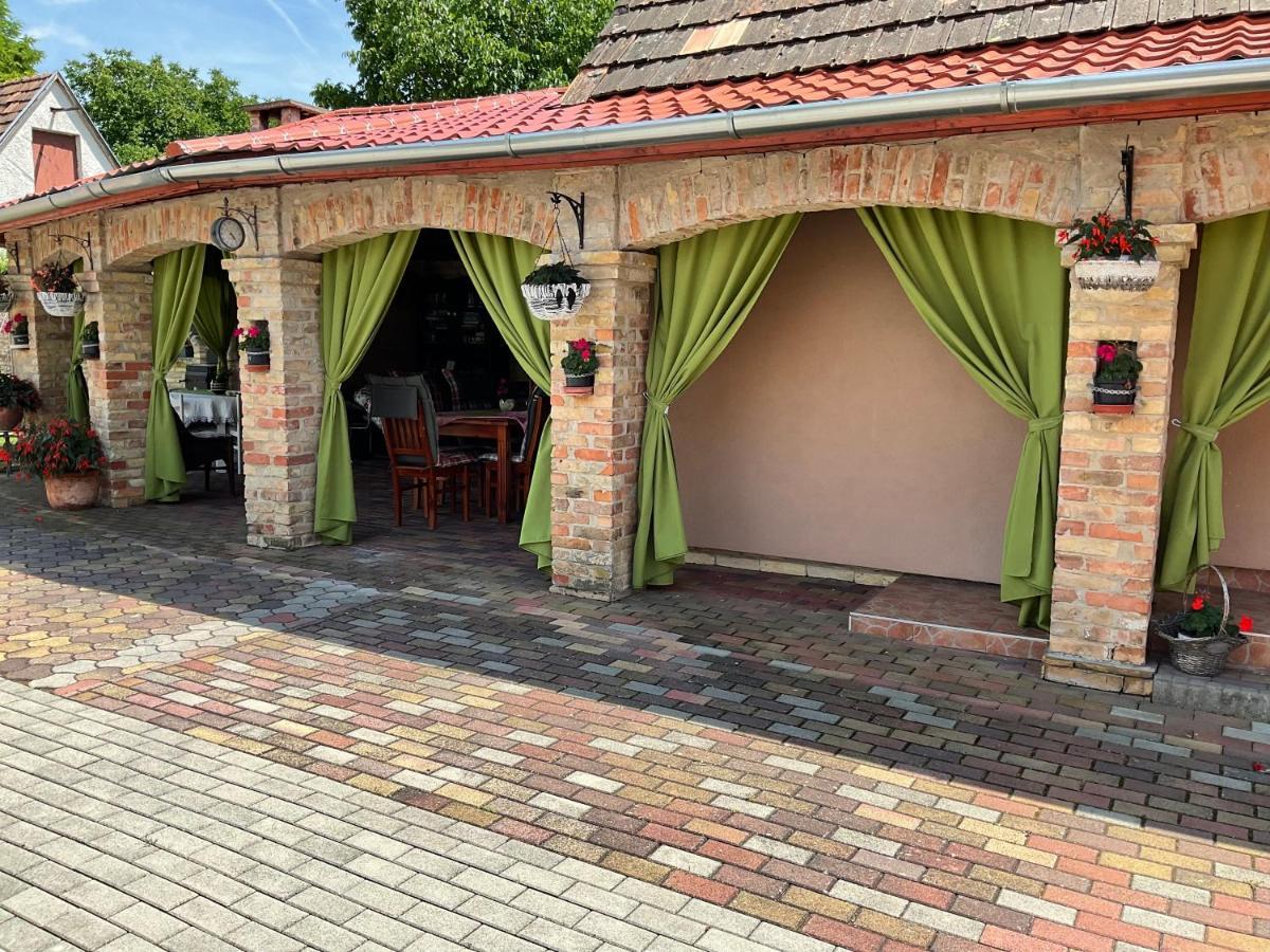 Jarmila Vendeghaz Hotel Balatonbereny Ngoại thất bức ảnh