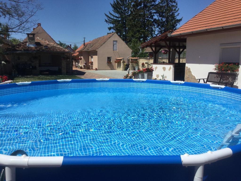 Jarmila Vendeghaz Hotel Balatonbereny Ngoại thất bức ảnh