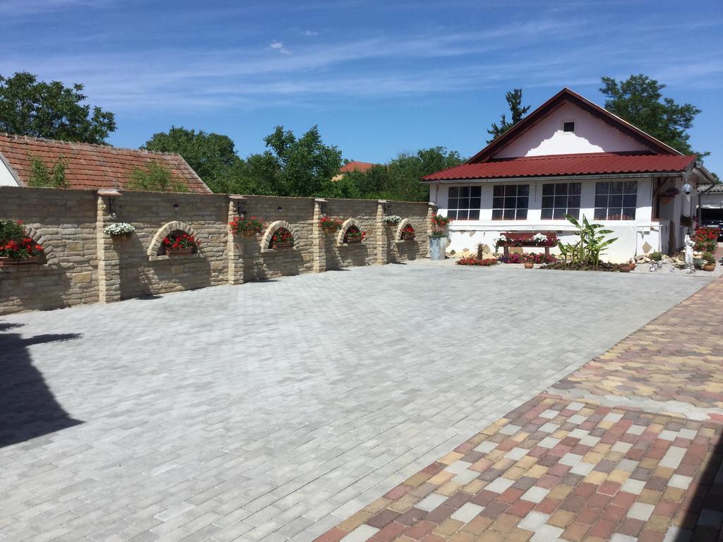 Jarmila Vendeghaz Hotel Balatonbereny Ngoại thất bức ảnh