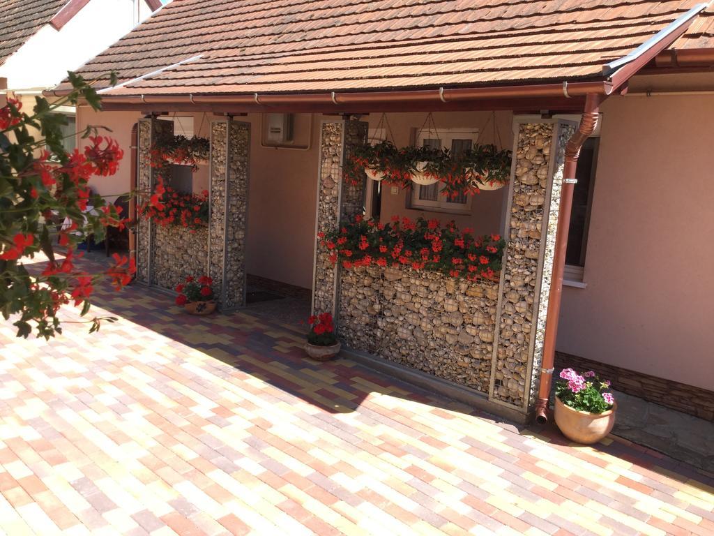 Jarmila Vendeghaz Hotel Balatonbereny Ngoại thất bức ảnh