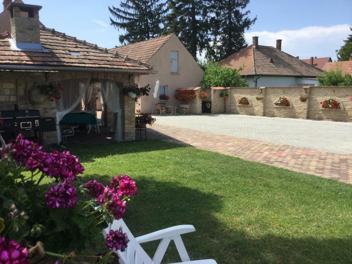 Jarmila Vendeghaz Hotel Balatonbereny Ngoại thất bức ảnh